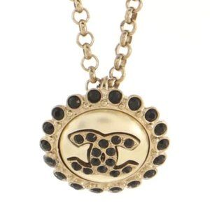 Chanel Necklace with faux pearls and beads
